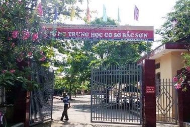 Vụ nữ sinh bị đánh hội đồng: Đình chỉ học 1 năm nữ sinh đánh bạn