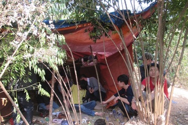 Dùng súng và thuốc nổ đi buôn heroin