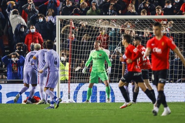 Thắng trận đầu tiên năm 2022, Barcelona áp sát top 4 La Liga