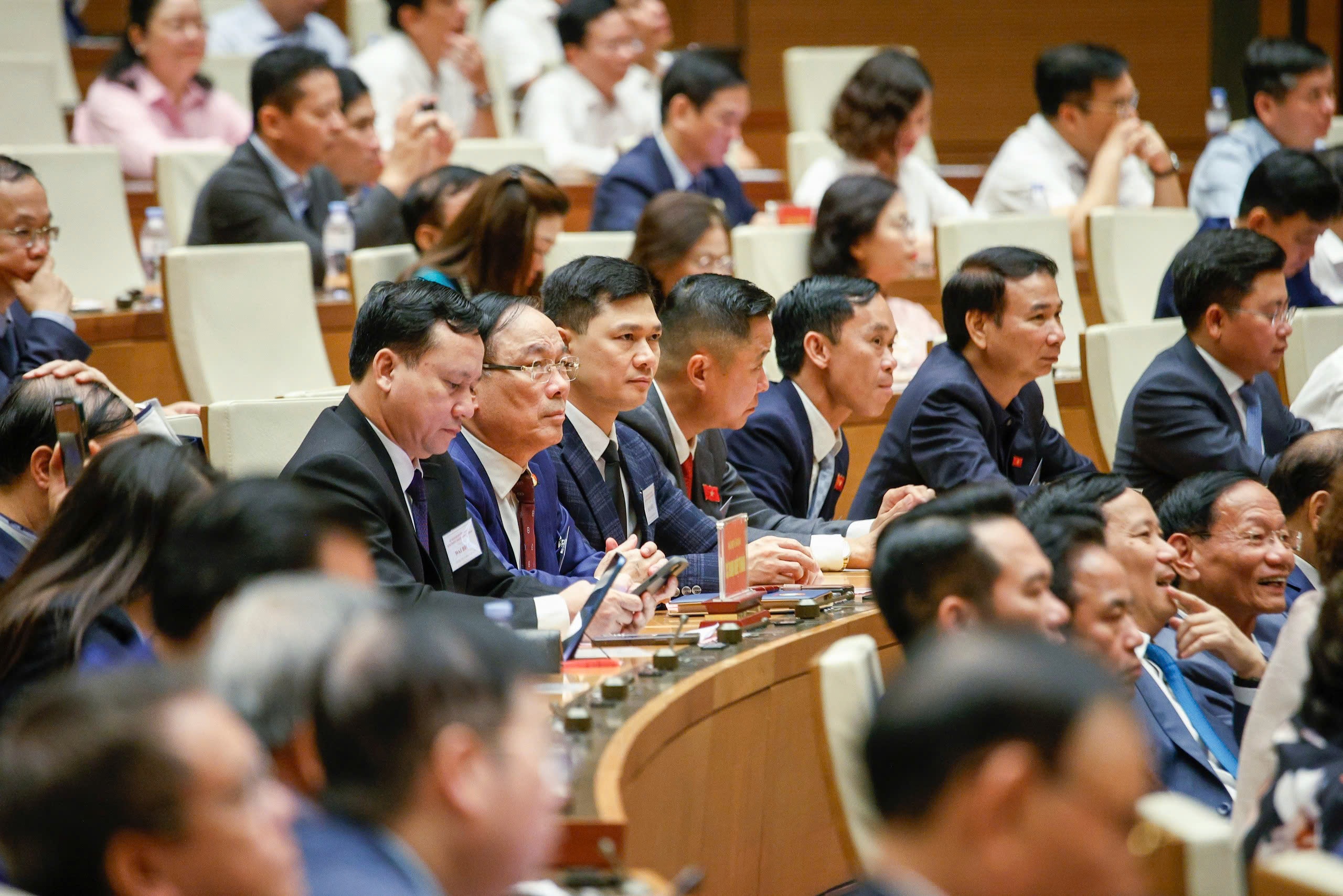Nhiều tỉnh phát triển nhờ xin ngân sách Trung ương, không thể phụ thuộc thế được - 3 Nhiều tỉnh phát triển nhờ xin ngân sách Trung ương, không thể phụ thuộc thế được - 3