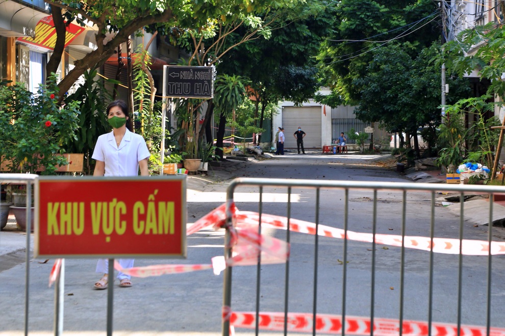 Hà Nội: Nửa đêm, 24 người kéo đến BV đòi xét nghiệm, 9 người dương tính - 1 Hà Nội: Nửa đêm, 24 người kéo đến BV đòi xét nghiệm, 9 người dương tính - 1