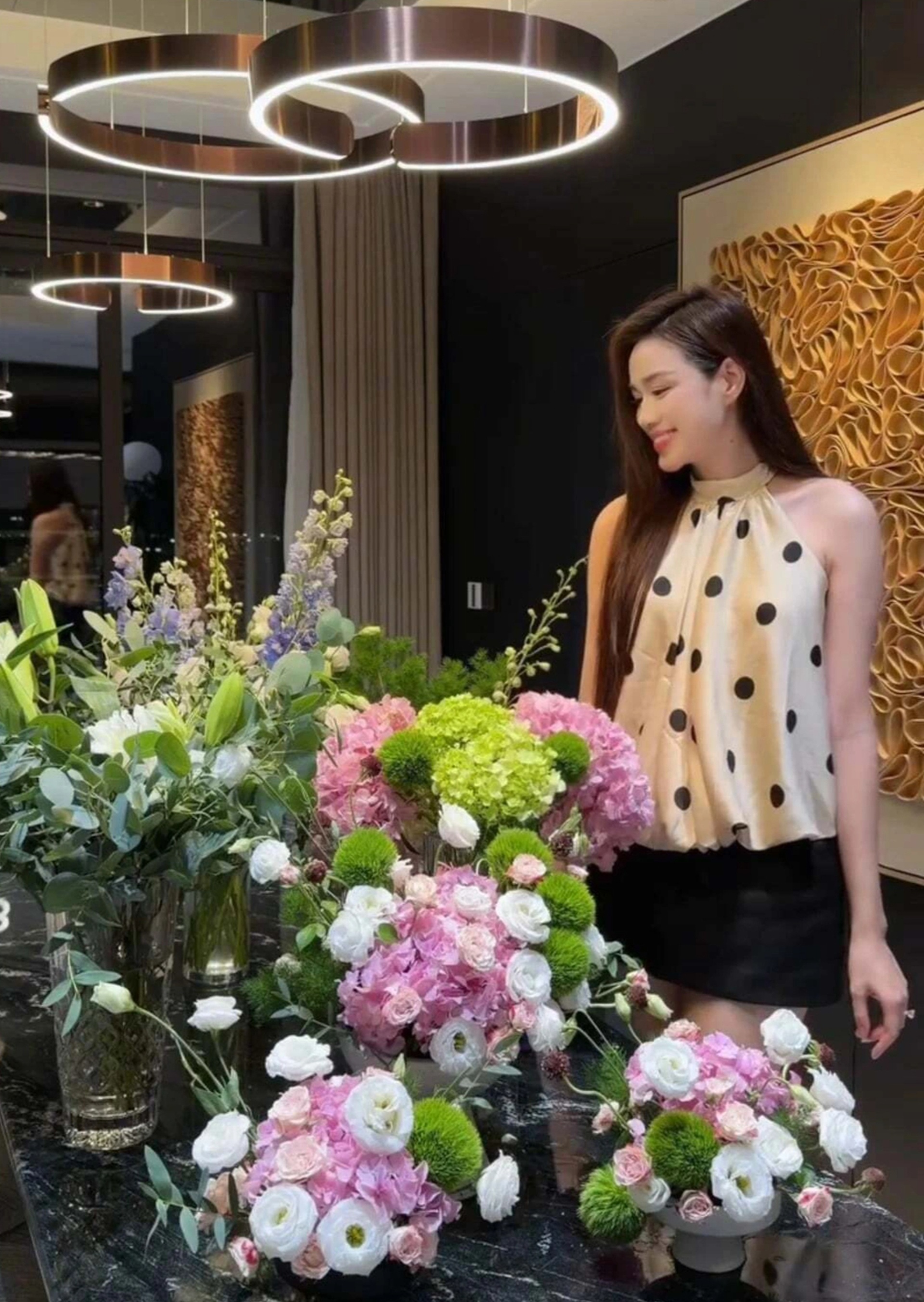 Đỗ Thị Hà tuổi 26: Nhan sắc rạng rỡ, hôn nhân ngọt ngào bên chồng thiếu gia - 1