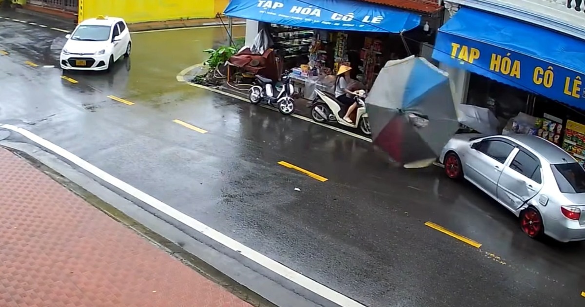 Không giảm tốc độ khi qua ngã tư, ô tô bị đâm xoay 180 độ