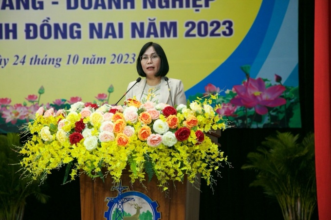 Phó Chủ tịch UBND tỉnh Đồng Nai Nguyễn Thị Hoàng phát biểu tại buổi làm việc.