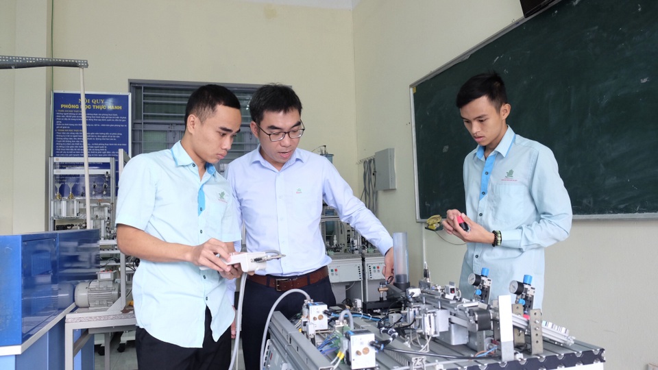 Thời 4.0, thầy giáo trường nghề không thể dạy với giáo trình bằng giấy - 5 Thời 4.0, thầy giáo trường nghề không thể dạy với giáo trình bằng giấy - 5