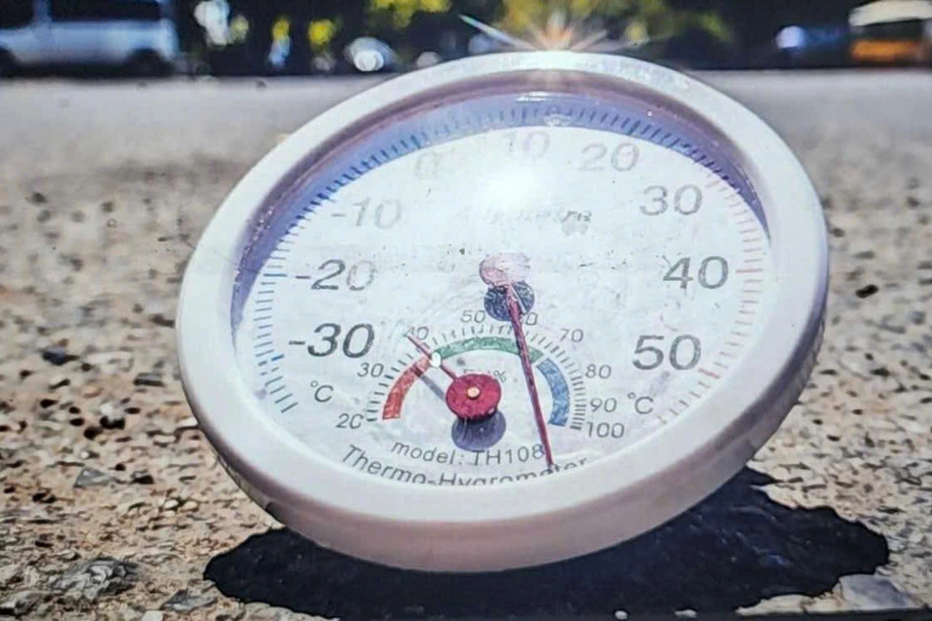 Làm việc dưới cái nắng như đổ lửa, CSGT phải liên tục dùng nước để hạ nhiệt - 4 Làm việc dưới cái nắng như đổ lửa, CSGT phải liên tục dùng nước để hạ nhiệt - 4