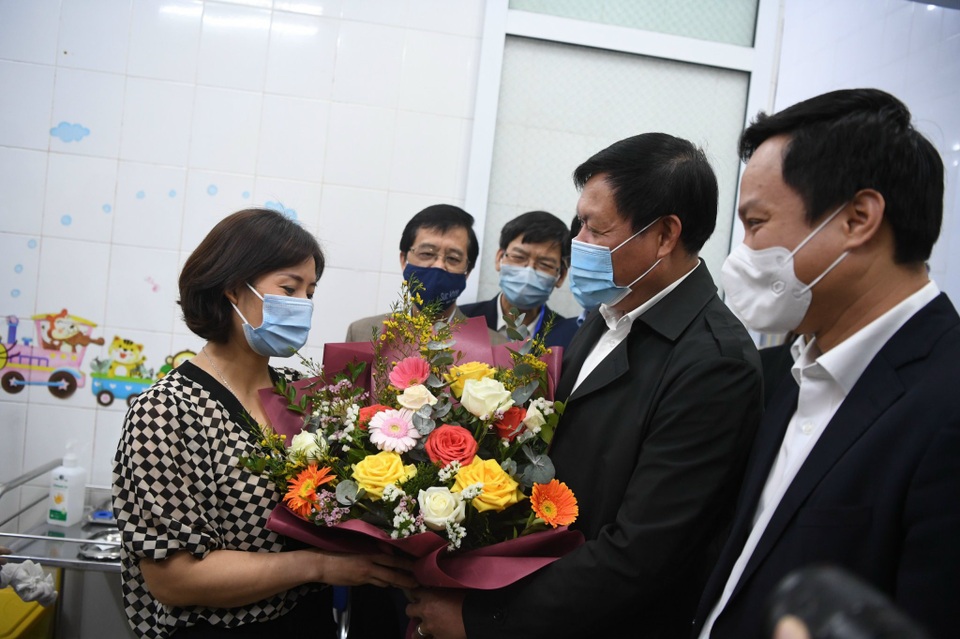 Những hình ảnh ấn tượng trong buổi tiêm chủng vắc xin Covid-19 sáng 8/3 - 10 Những hình ảnh ấn tượng trong buổi tiêm chủng vắc xin Covid-19 sáng 8/3 - 10