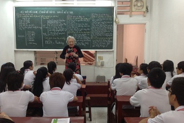 Bà giáo 83 tuổi vẫn đứng lớp
