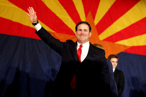 Thống đốc Mỹ thăm Đài Loan giữa lúc căng thẳng leo thang