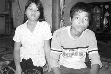 Quặn lòng cảnh vợ chồng “nhí”