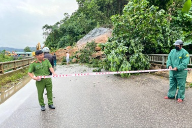 Mặt cầu Đắk Mi 1 xô lệch nghiêm trọng