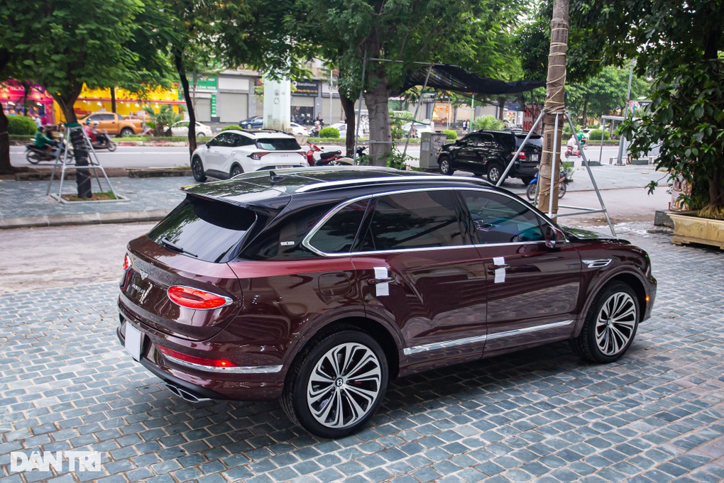 Bán Bentley Bentayga 2021 màu độc, đại gia Tây Ninh lỗ hơn 4 tỷ đồng - 2