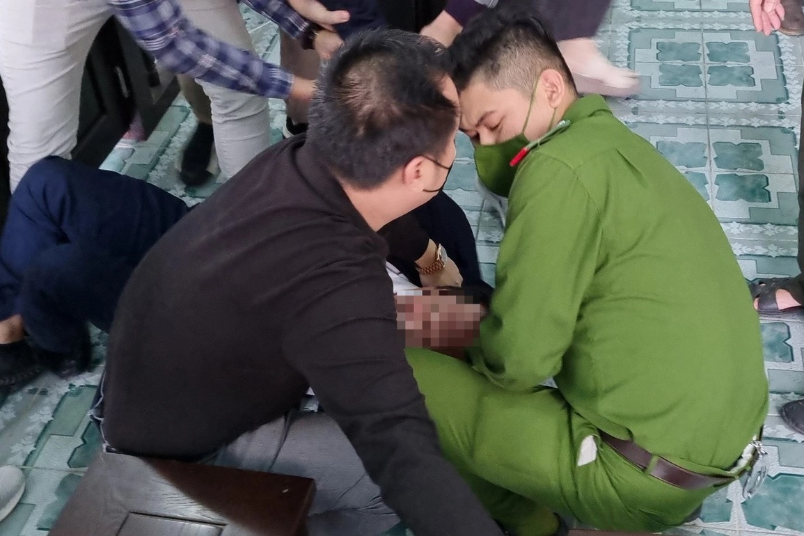 Vụ giám đốc tự tử tại tòa: Doanh nghiệp nộp đơn kháng cáo - 1 Vụ giám đốc tự tử tại tòa: Doanh nghiệp nộp đơn kháng cáo - 1