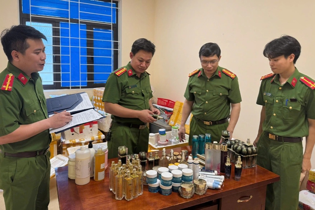 Khởi tố người phụ nữ sản xuất, buôn bán mỹ phẩm giả trên mạng xã hội - 2 Khởi tố người phụ nữ sản xuất, buôn bán mỹ phẩm giả trên mạng xã hội - 2