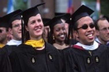 Nhận bằng Thạc sỹ của Anh chỉ sau một năm học ở Việt Nam