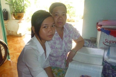 Cô học trò mồ côi học giỏi