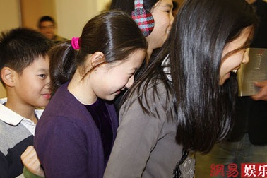 Con rơi của Thành Long né tránh ống kính máy ảnh