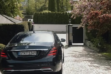 BMW “búng” Mercedes-Benz trong ngày thay tướng và nhận lại câu đáp trả đầy thông minh