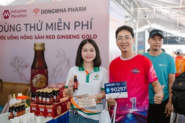 Nước uống hồng sâm Dongwha Red Ginseng Gold tiếp sức vận động viên chạy bộ