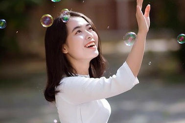 Vẻ đẹp tự nhiên của nữ sinh DTU qua clip
