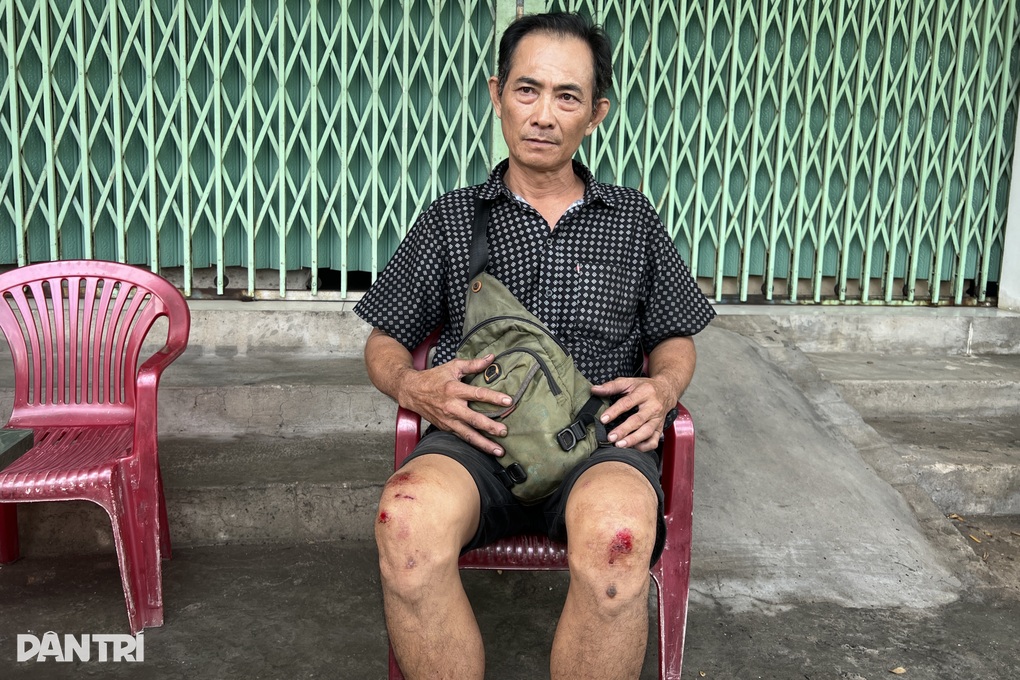 Hàng xóm day dứt vì không cứu được cụ ông trong vụ cháy nhà ở TPHCM - 1 Hàng xóm day dứt vì không cứu được cụ ông trong vụ cháy nhà ở TPHCM - 1