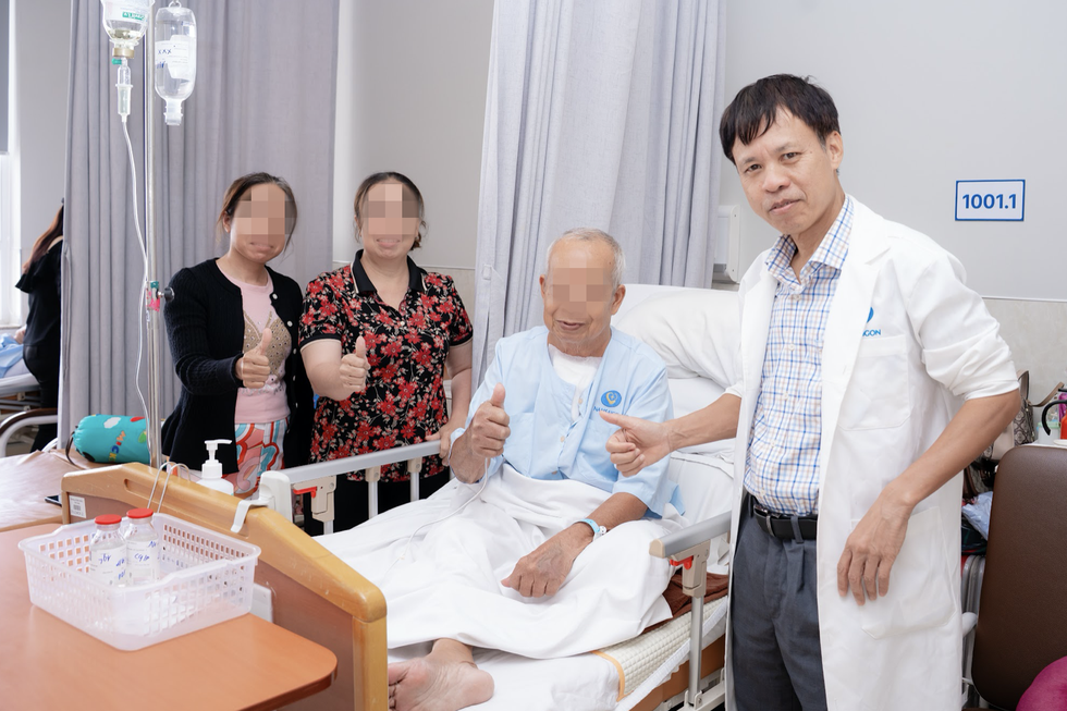 Vị bác sĩ bước ra từ chiến trường và 40 năm tận tâm với nghề y