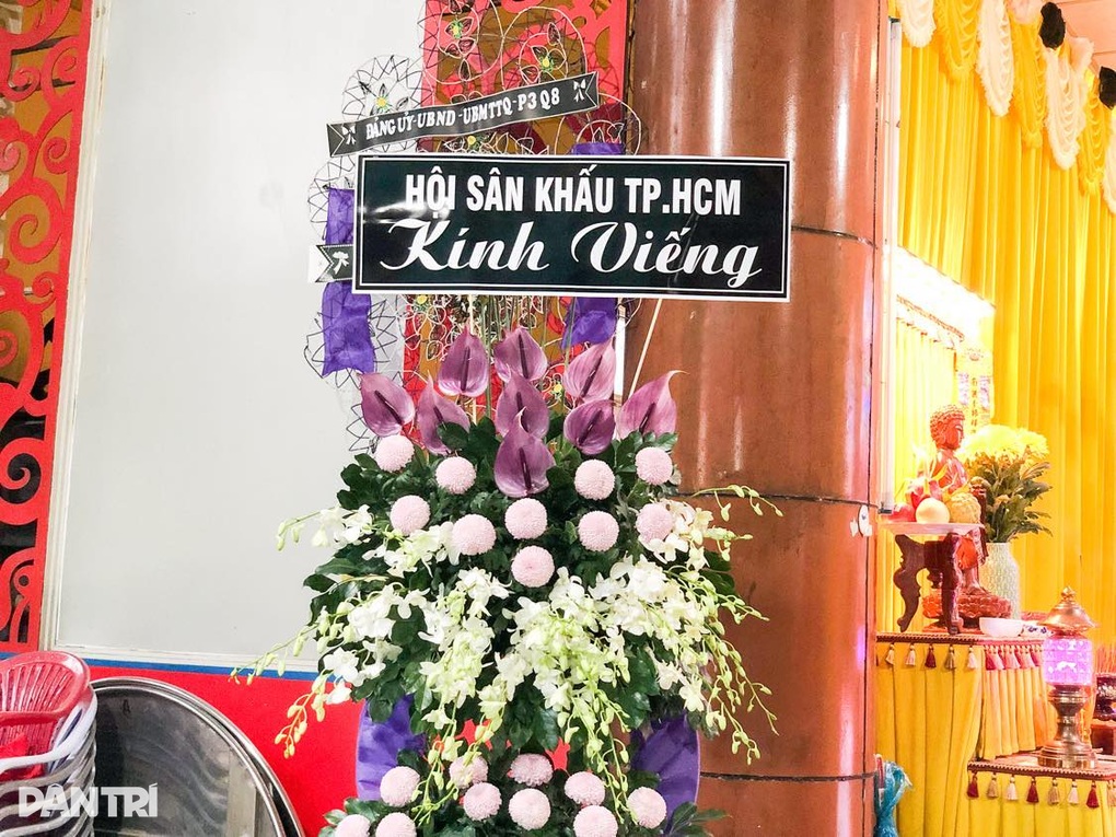 Tang lễ diễn viên Bỗng dưng muốn khóc: Bất ngờ xuất hiện người con thứ 6 - 5 Tang lễ diễn viên Bỗng dưng muốn khóc: Bất ngờ xuất hiện người con thứ 6 - 5