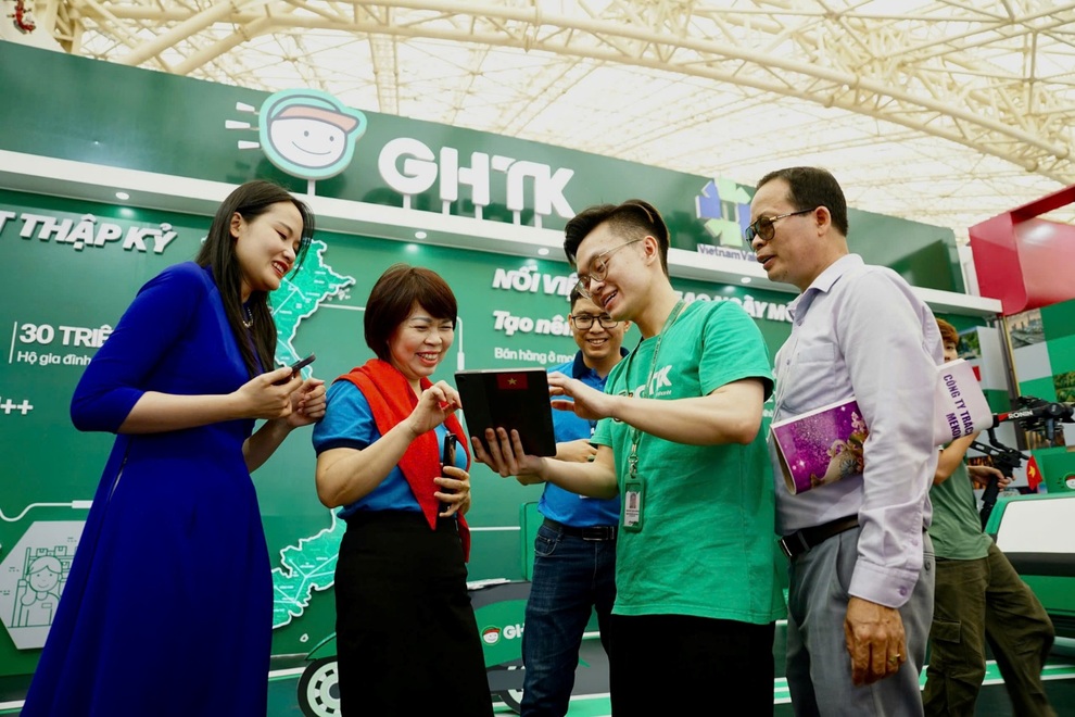 GHTK góp mặt tại Triển lãm 80 năm Hành trình Độc lập - Tự do - Hạnh phúc - 2 GHTK góp mặt tại Triển lãm 80 năm Hành trình Độc lập - Tự do - Hạnh phúc - 2