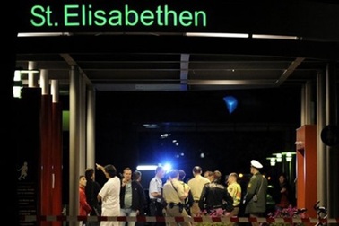 Đức: 1 phụ nữ nổ súng tại bệnh viện, 3 người thương vong