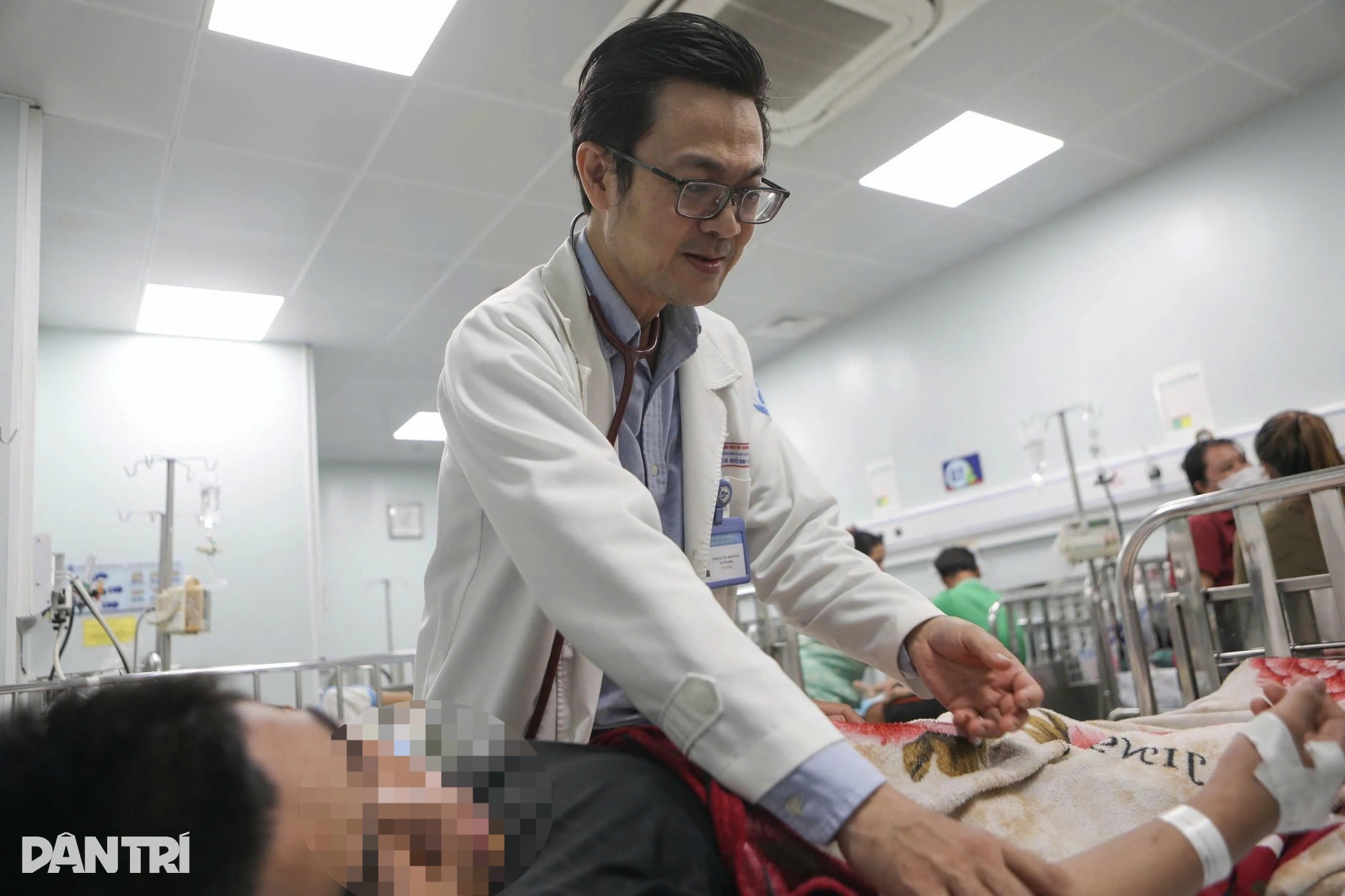 Hàng loạt người lớn, trẻ em ở TPHCM nhập viện vì đe dọa sốc sốt xuất huyết - 3 Hàng loạt người lớn, trẻ em ở TPHCM nhập viện vì đe dọa sốc sốt xuất huyết - 3
