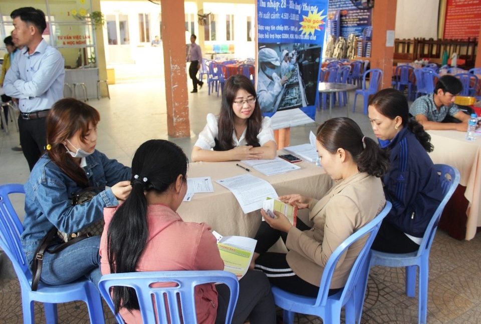 Né Covid-19, nhiều trung tâm dịch vụ việc làm tuyển lao động qua online - 2 Né Covid-19, nhiều trung tâm dịch vụ việc làm tuyển lao động qua online - 2