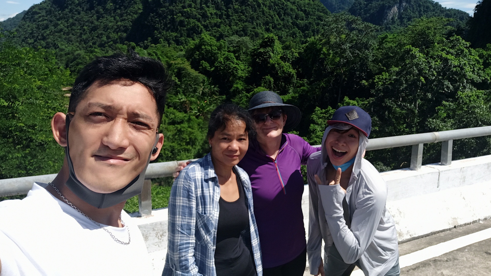 Hành trình chinh phục Sơn Đoòng của chàng trai khuyết một bàn tay - 2