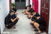 Nhóm thanh niên Bắc Ninh né chốt kiểm dịch sang Hà Nội chơi, bốc đầu xe máy