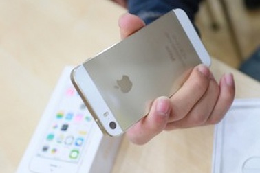 “iPhone 5S/5C chính hãng rẻ hơn hàng xách tay” là điểm nhấn công nghệ tuần qua
