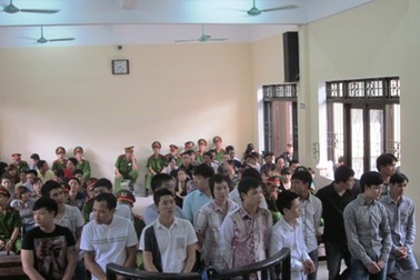 Xét xử 2 băng nhóm xã hội đen bắn nhau náo loạn TX Từ Sơn