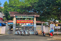 Ý kiến việc con bị cô giáo đánh, mẹ đơn thân bị "lên lớp"?