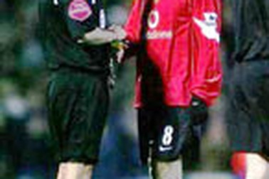 “Rooney cần tôn trọng quyết định trọng tài”