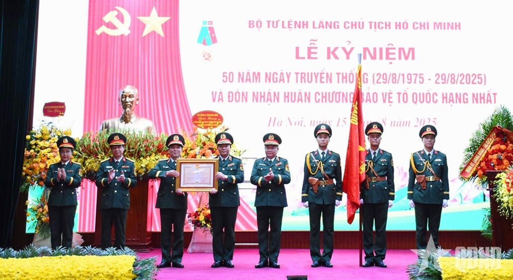 Bộ Tư lệnh Lăng được tặng Huân chương Bảo vệ Tổ quốc hạng Nhất - 1 Bộ Tư lệnh Lăng được tặng Huân chương Bảo vệ Tổ quốc hạng Nhất - 1