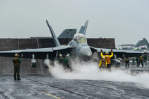 Biên đội tàu sân bay Mỹ trở lại Biển Đông