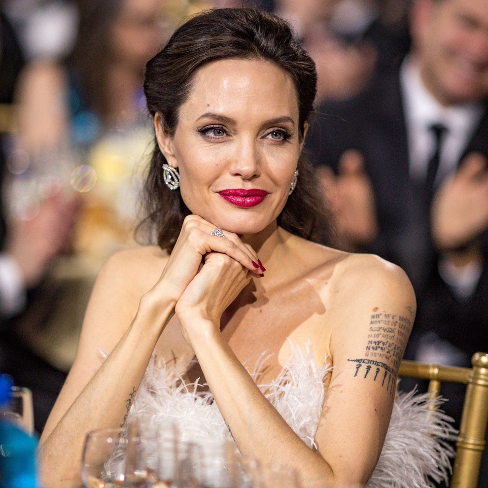 Bức tâm thư kêu cứu của bé gái Afghanistan gửi Angelina Jolie - 1 Bức tâm thư kêu cứu của bé gái Afghanistan gửi Angelina Jolie - 1