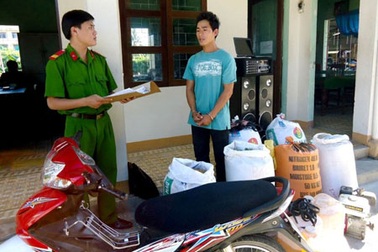 Bắt “siêu trộm” chuyên bẻ khóa lấy lúa gạo đi bán