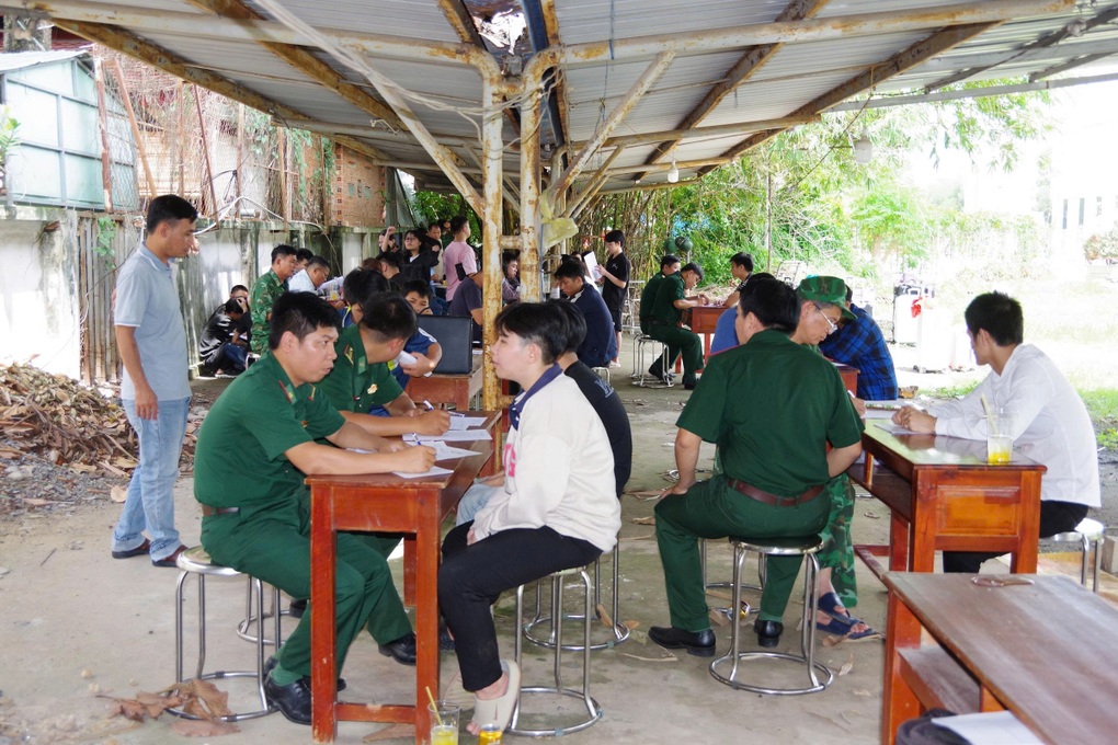 Tây Ninh tiếp nhận 38 công dân lao động trái phép từ Campuchia - 1 Tây Ninh tiếp nhận 38 công dân lao động trái phép từ Campuchia - 1