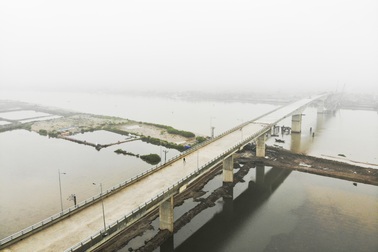 Cận cảnh cây cầu nghìn tỷ vượt sông Ninh Cơ chuẩn bị thông xe