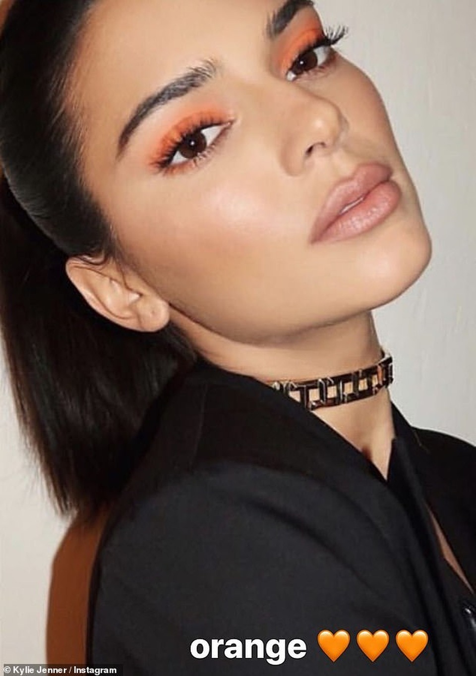 Kendall Jenner khoe chân dài trong ảnh quảng cáo mới - 5 Kendall Jenner khoe chân dài trong ảnh quảng cáo mới - 5