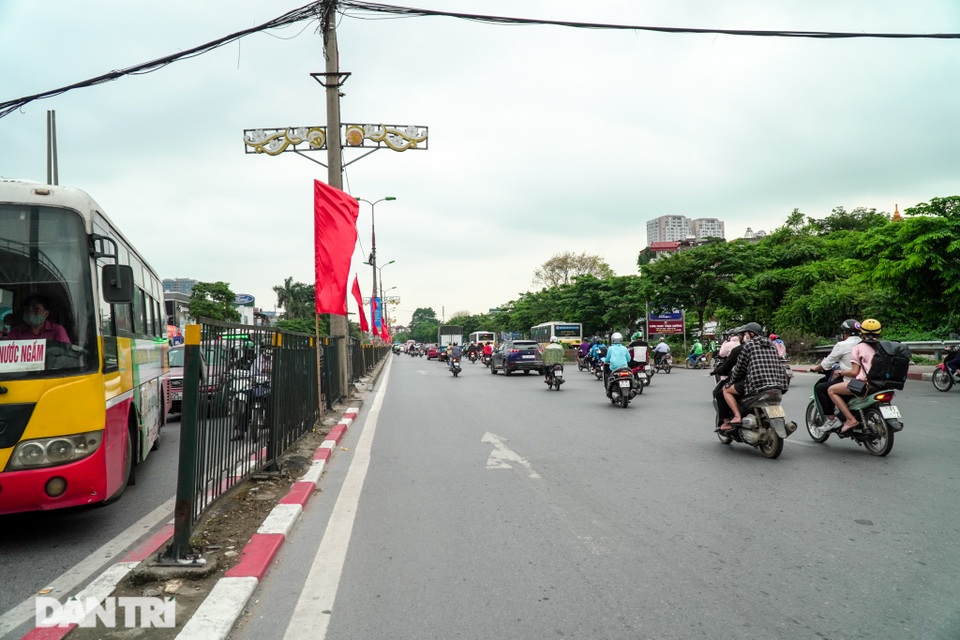 Cửa ngõ Hà Nội bất ngờ vắng vẻ, thông thoáng trong ngày cuối đợt nghỉ lễ - 2 Cửa ngõ Hà Nội bất ngờ vắng vẻ, thông thoáng trong ngày cuối đợt nghỉ lễ - 2