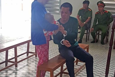 Yêu "vợ" trẻ con, chồng lĩnh 14 năm tù