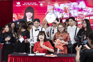 Mỹ phẩm Linh Hương hút người xem ngay lần đầu thực hiện megalive