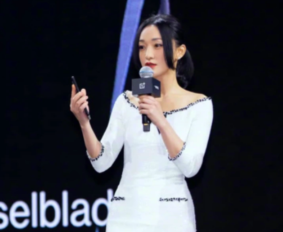 Hậu ly hôn, Châu Tấn đẹp rạng ngời và quyến rũ ở tuổi 47 - 9