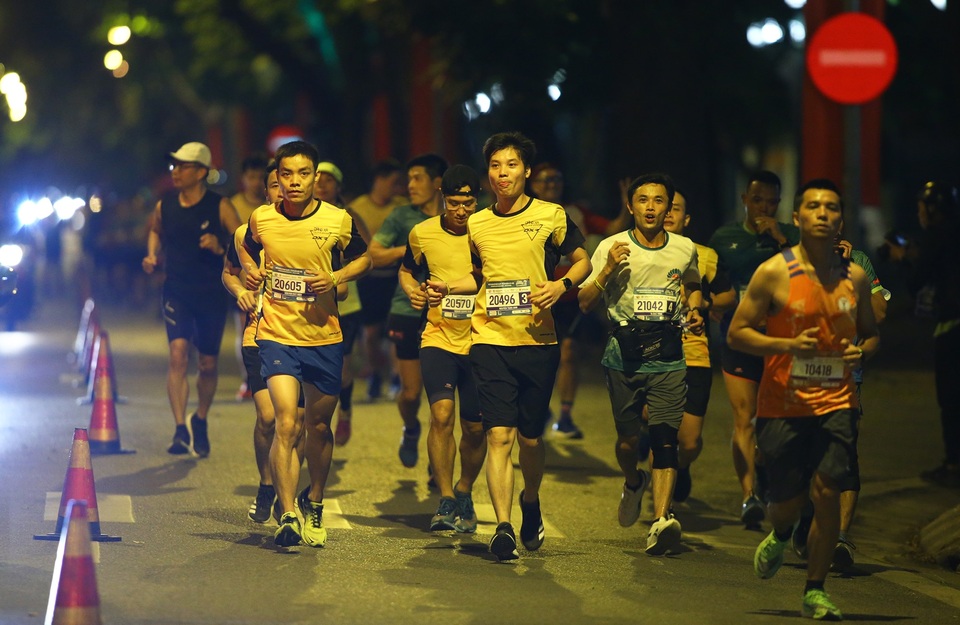 Ông Đoàn Ngọc Hải chinh phục giải marathon đặc biệt của Hà Nội - 10 Ông Đoàn Ngọc Hải chinh phục giải marathon đặc biệt của Hà Nội - 10