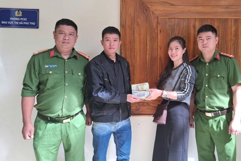 Chuyển nhầm 450 triệu đồng, người phụ nữ vội "cầu cứu" công an